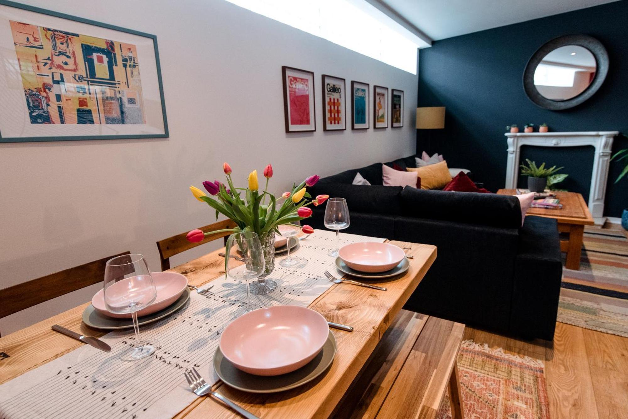 Appartamento Unique, Stylish And Secluded Home, With Parking In The Heart Of Historic